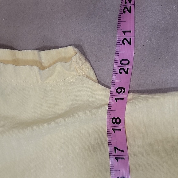 Chico's Size 1 Butter Yellow Slub Cotton Peek a Boo Button Shoulder T Shirt - Picture 8 of 13